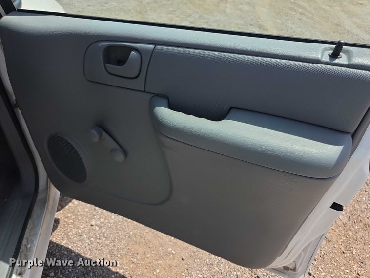 image for item EF3547 2005 Dodge Caravan van