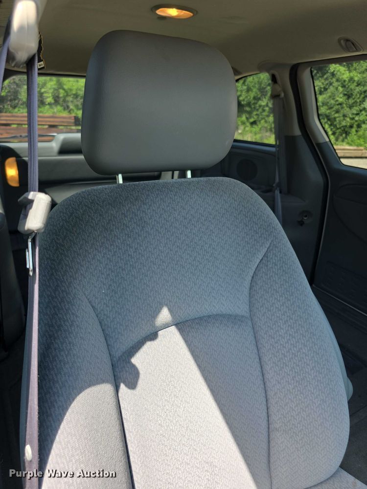 image for item EF3547 2005 Dodge Caravan van