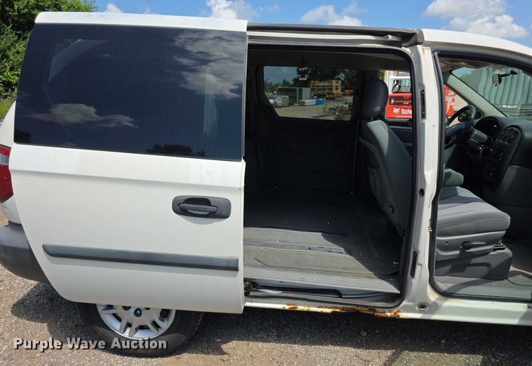 image for item EF3547 2005 Dodge Caravan van