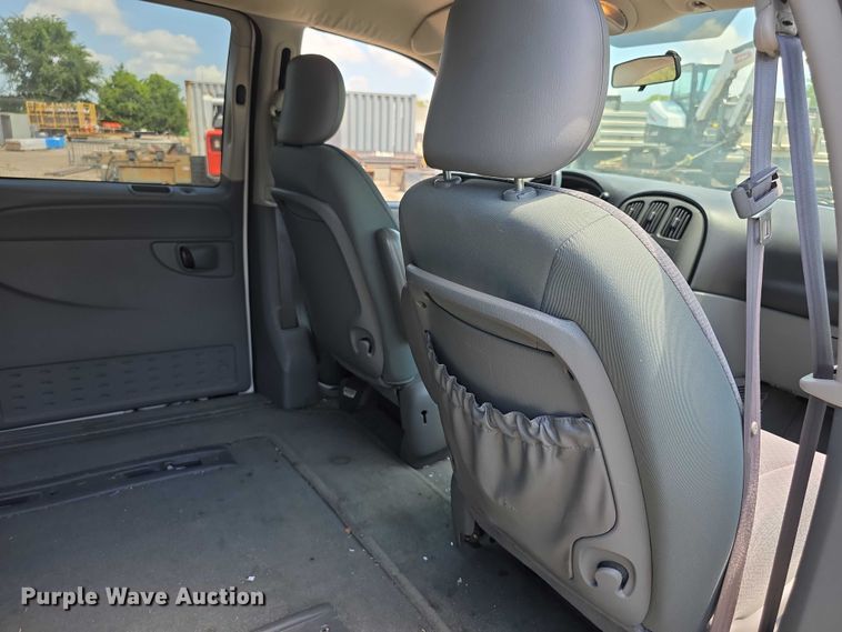 image for item EF3547 2005 Dodge Caravan van