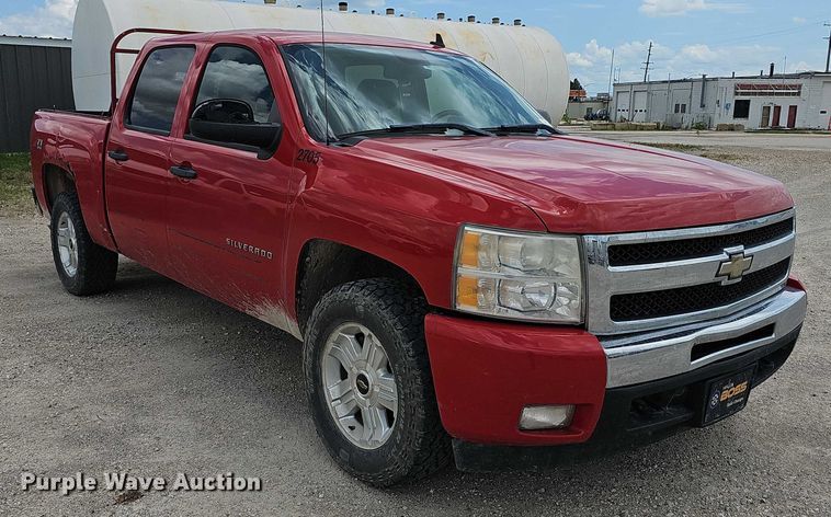 image for item EF3573 2011 Chevrolet Silverado 1500 Crew Cab pickup truck