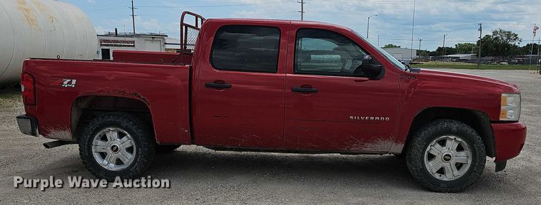 image for item EF3573 2011 Chevrolet Silverado 1500 Crew Cab pickup truck