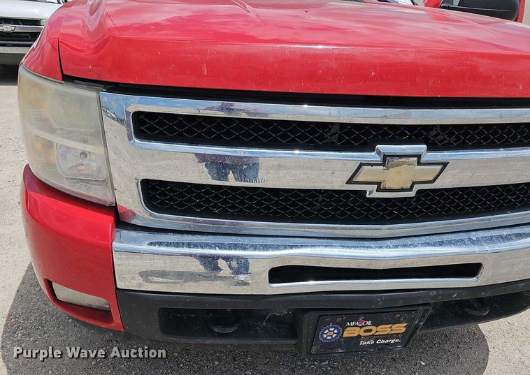 image for item EF3573 2011 Chevrolet Silverado 1500 Crew Cab pickup truck