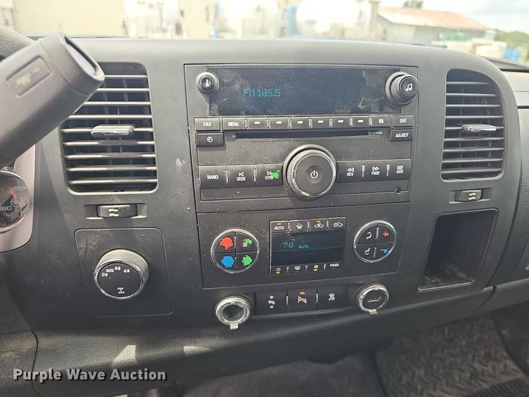 image for item EF3573 2011 Chevrolet Silverado 1500 Crew Cab pickup truck