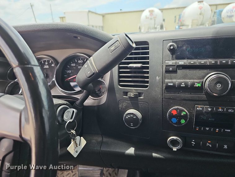 image for item EF3573 2011 Chevrolet Silverado 1500 Crew Cab pickup truck