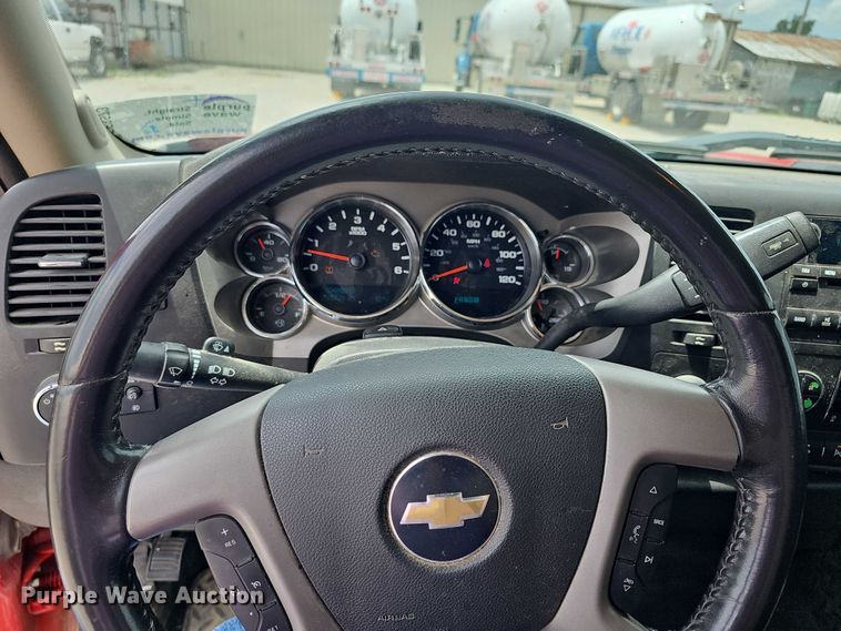 image for item EF3573 2011 Chevrolet Silverado 1500 Crew Cab pickup truck