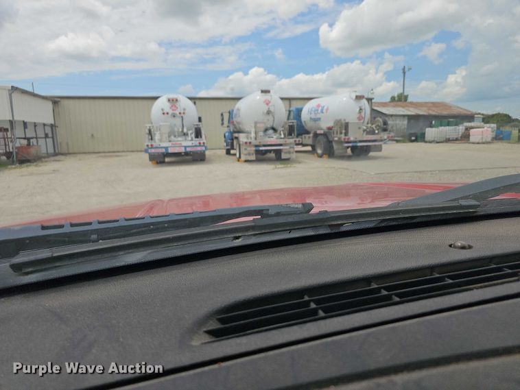 image for item EF3573 2011 Chevrolet Silverado 1500 Crew Cab pickup truck