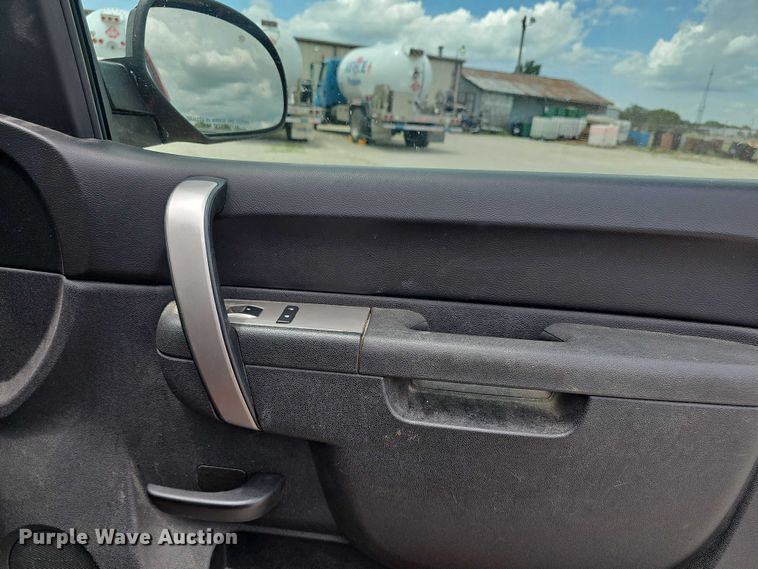 image for item EF3573 2011 Chevrolet Silverado 1500 Crew Cab pickup truck