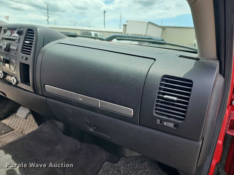 image for item EF3573 2011 Chevrolet Silverado 1500 Crew Cab pickup truck