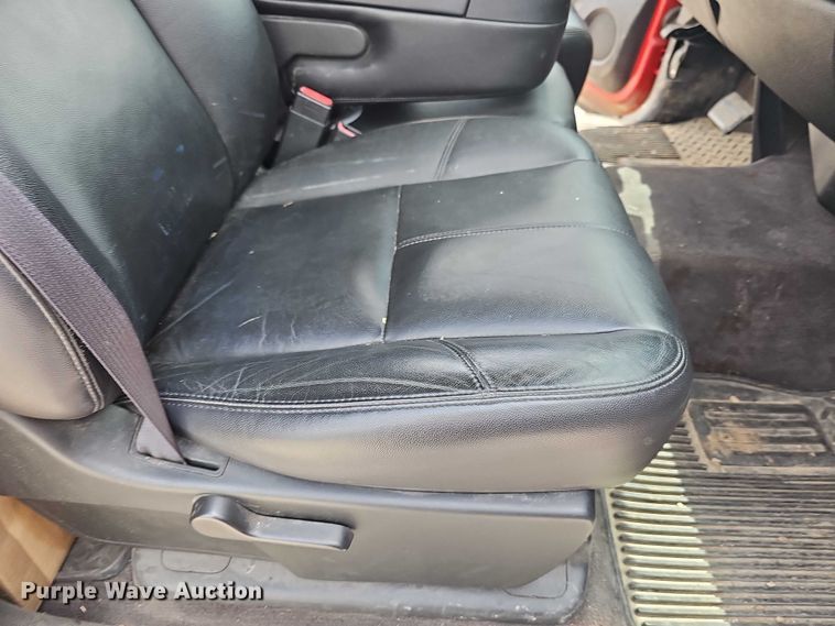 image for item EF3573 2011 Chevrolet Silverado 1500 Crew Cab pickup truck