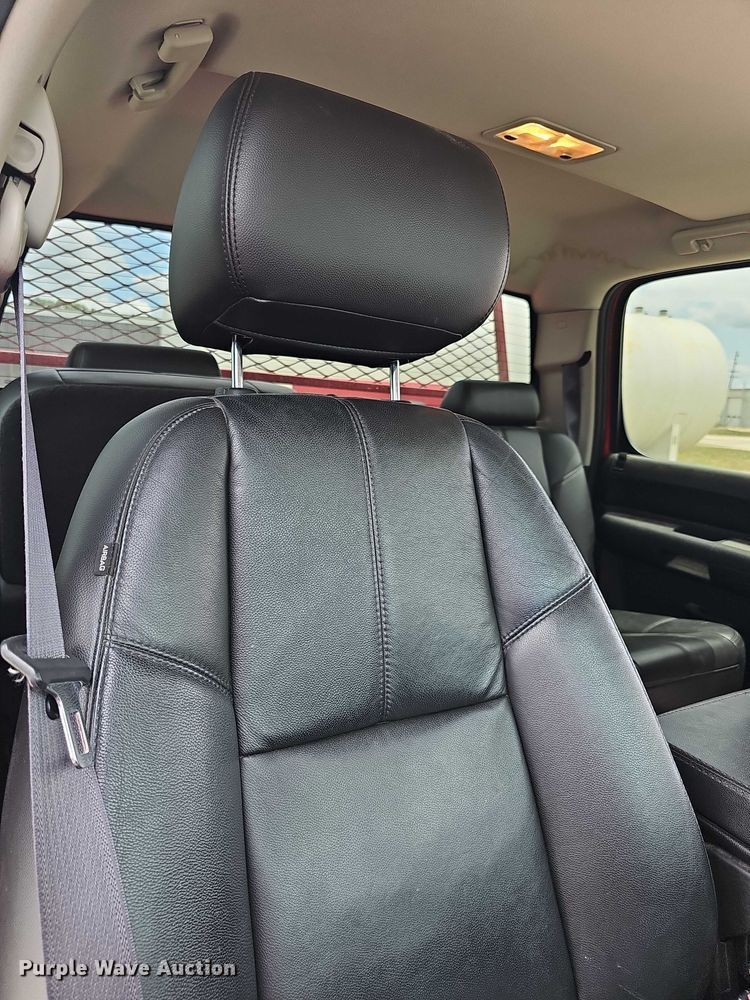 image for item EF3573 2011 Chevrolet Silverado 1500 Crew Cab pickup truck