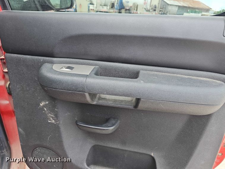 image for item EF3573 2011 Chevrolet Silverado 1500 Crew Cab pickup truck