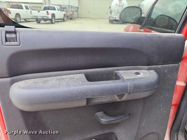 image for item EF3573 2011 Chevrolet Silverado 1500 Crew Cab pickup truck