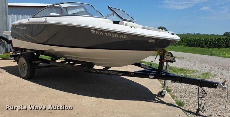 image for item EF3582 2020 Regal 1900 FasTrac boat