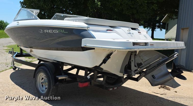 image for item EF3582 2020 Regal 1900 FasTrac boat