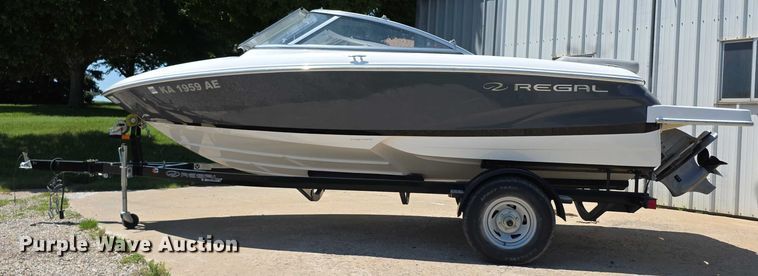 image for item EF3582 2020 Regal 1900 FasTrac boat