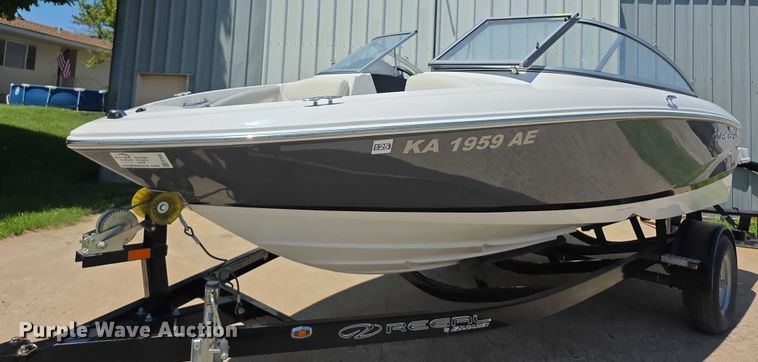 image for item EF3582 2020 Regal 1900 FasTrac boat