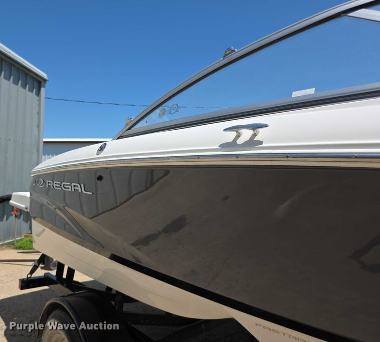 image for item EF3582 2020 Regal 1900 FasTrac boat