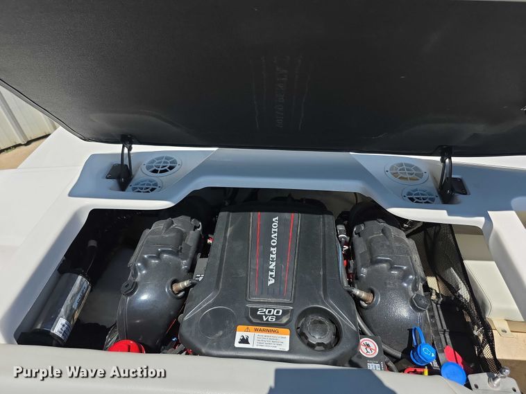 image for item EF3582 2020 Regal 1900 FasTrac boat