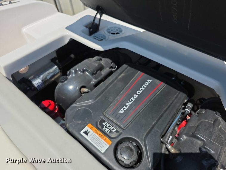 image for item EF3582 2020 Regal 1900 FasTrac boat