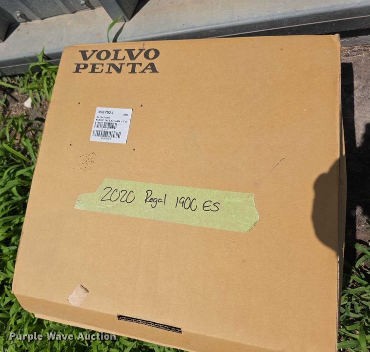 image for item EF3582 2020 Regal 1900 FasTrac boat