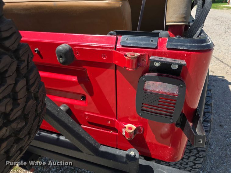 image for item EF3583 1994 Jeep Wrangler SUV