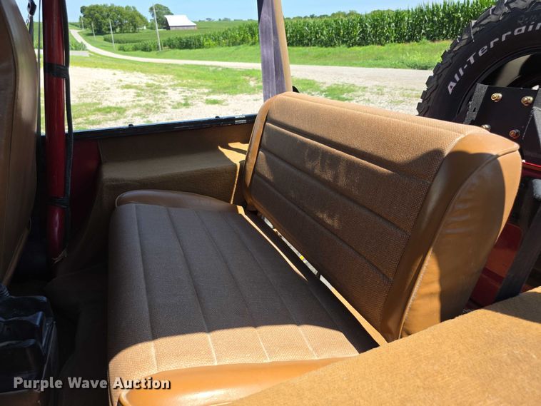 image for item EF3583 1994 Jeep Wrangler SUV