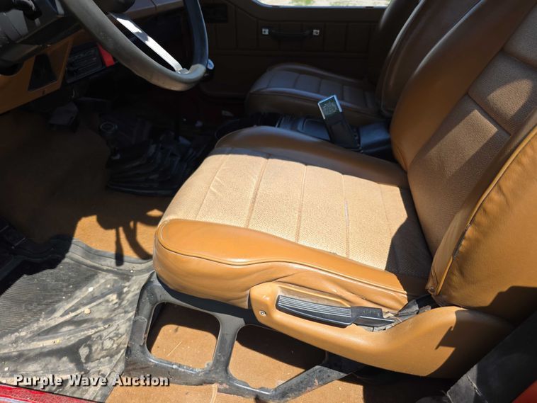 image for item EF3583 1994 Jeep Wrangler SUV