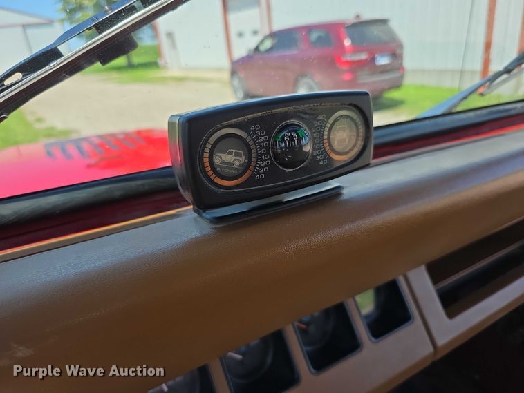 image for item EF3583 1994 Jeep Wrangler SUV