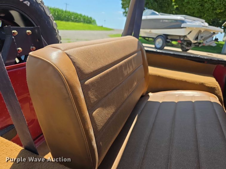 image for item EF3583 1994 Jeep Wrangler SUV