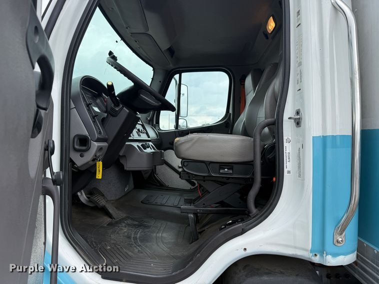 image for item EG0872 2018 Freightliner  Business Class M2 box truck