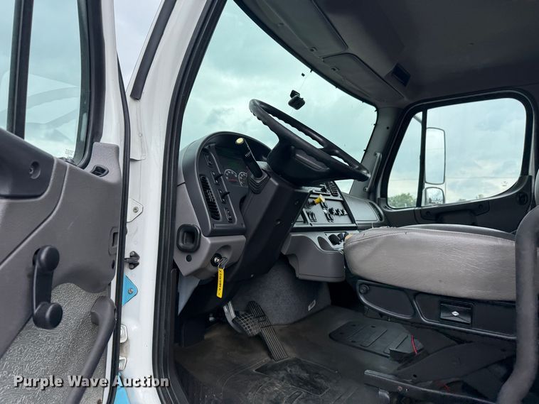 image for item EG0872 2018 Freightliner  Business Class M2 box truck