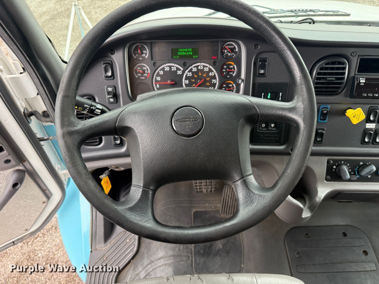 image for item EG0872 2018 Freightliner  Business Class M2 box truck