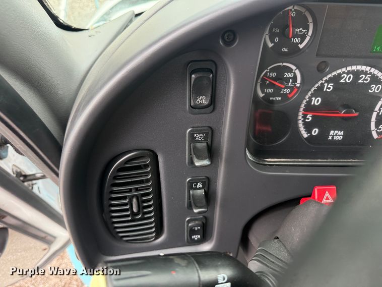 image for item EG0872 2018 Freightliner  Business Class M2 box truck