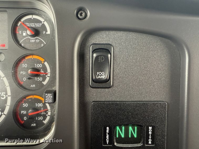 image for item EG0872 2018 Freightliner  Business Class M2 box truck