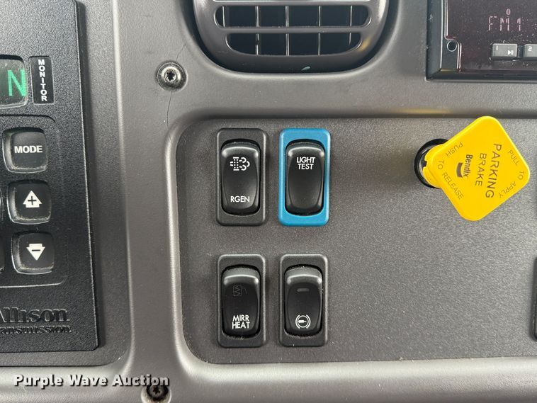 image for item EG0872 2018 Freightliner  Business Class M2 box truck