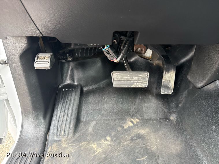 image for item EG5793 2021 Chevrolet Silverado 5500HD Crew Cab box truck