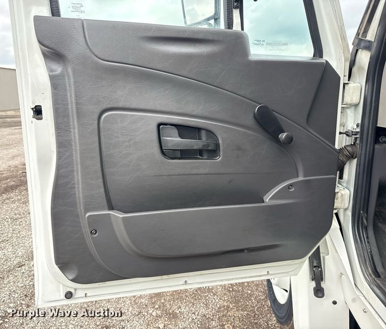 image for item EG5912 2014 International Terrastar box truck