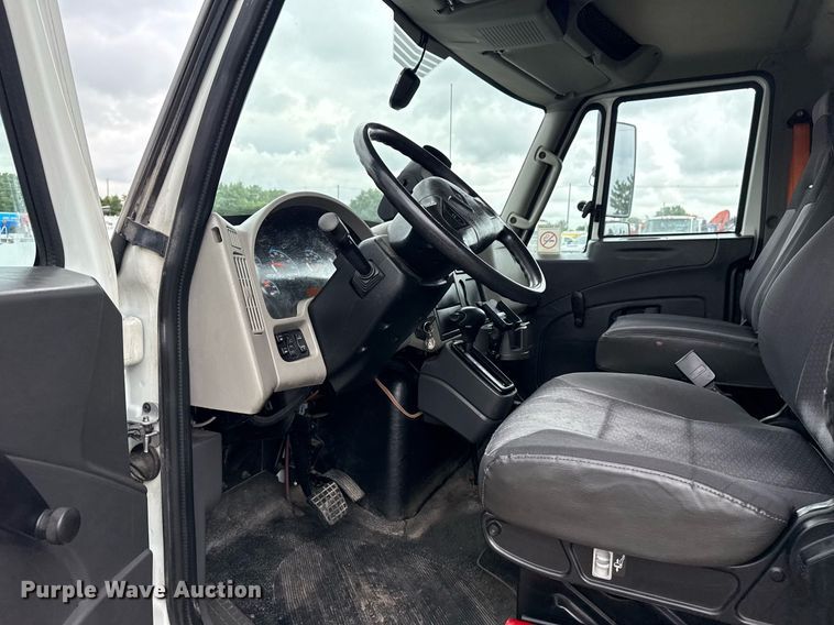 image for item EG5912 2014 International Terrastar box truck