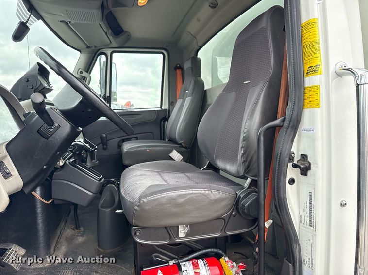 image for item EG5912 2014 International Terrastar box truck