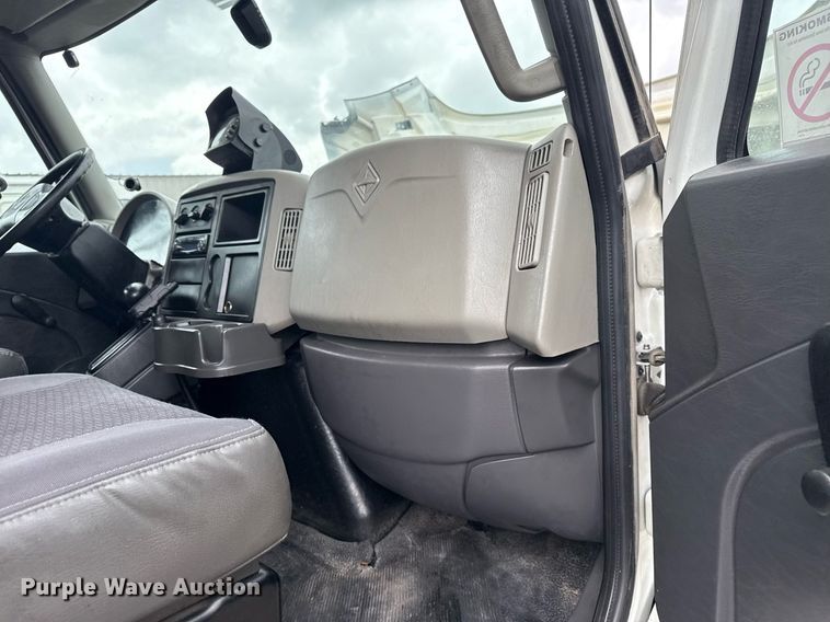 image for item EG5912 2014 International Terrastar box truck