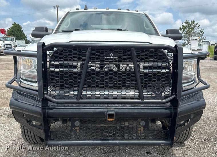 image for item EG5930 2019 Dodge Ram 5500 Crew Cab bale bed truck