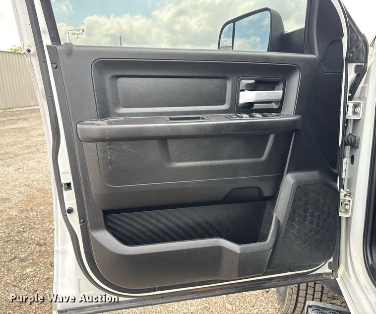 image for item EG5930 2019 Dodge Ram 5500 Crew Cab bale bed truck