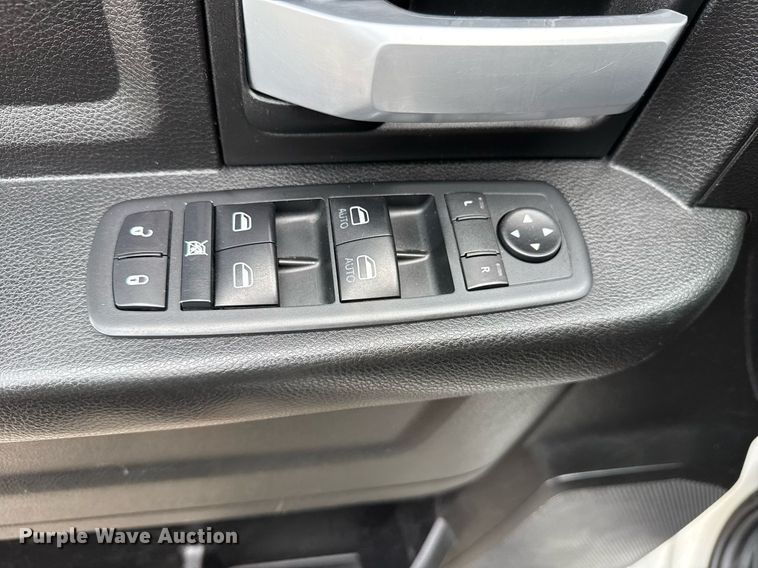 image for item EG5930 2019 Dodge Ram 5500 Crew Cab bale bed truck