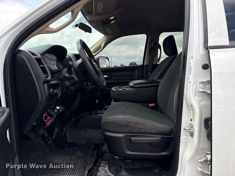 image for item EG5930 2019 Dodge Ram 5500 Crew Cab bale bed truck