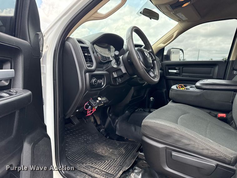 image for item EG5930 2019 Dodge Ram 5500 Crew Cab bale bed truck