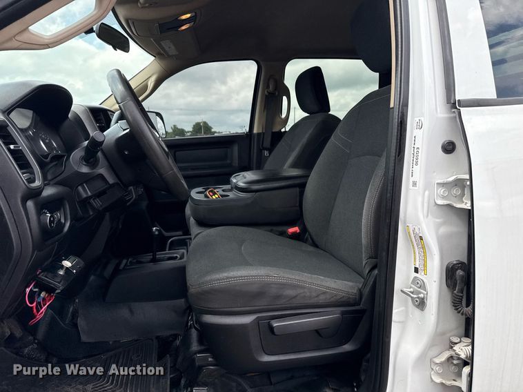 image for item EG5930 2019 Dodge Ram 5500 Crew Cab bale bed truck