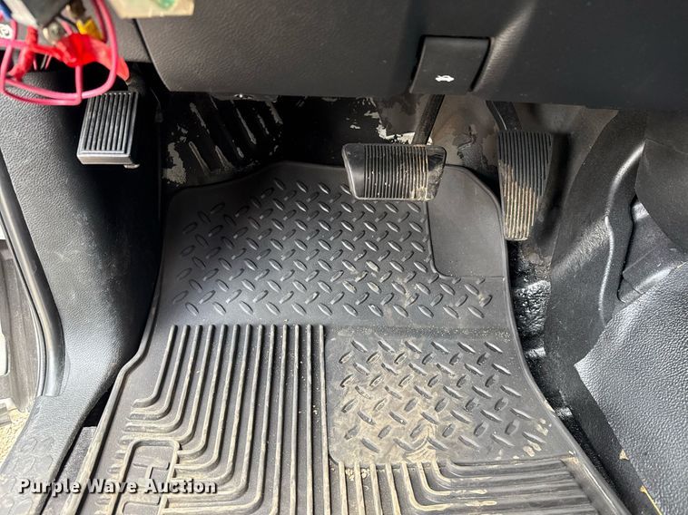 image for item EG5930 2019 Dodge Ram 5500 Crew Cab bale bed truck