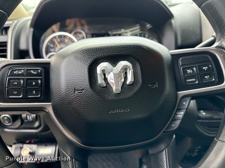 image for item EG5930 2019 Dodge Ram 5500 Crew Cab bale bed truck