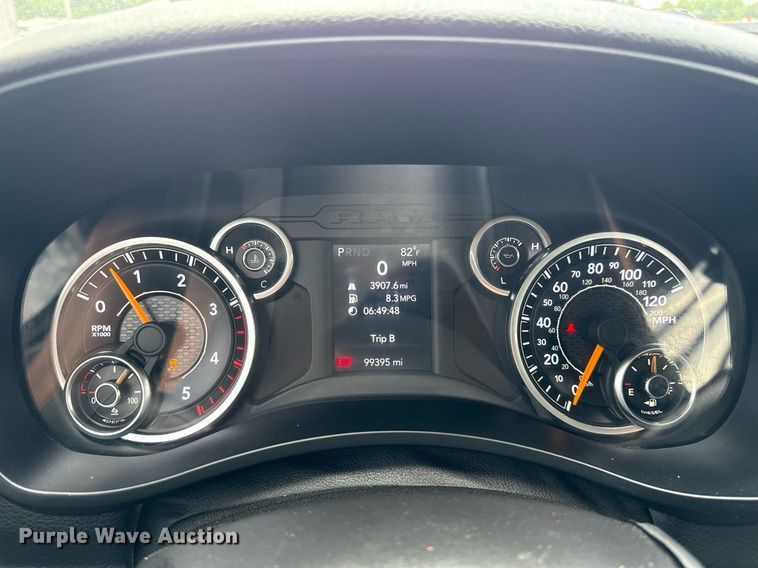 image for item EG5930 2019 Dodge Ram 5500 Crew Cab bale bed truck